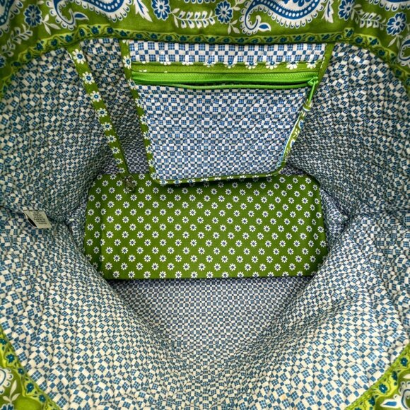Vera Bradley Women’s Green Quilted Paisley & Floral Print Lightweight Tote Bag - Picture 6 of 10